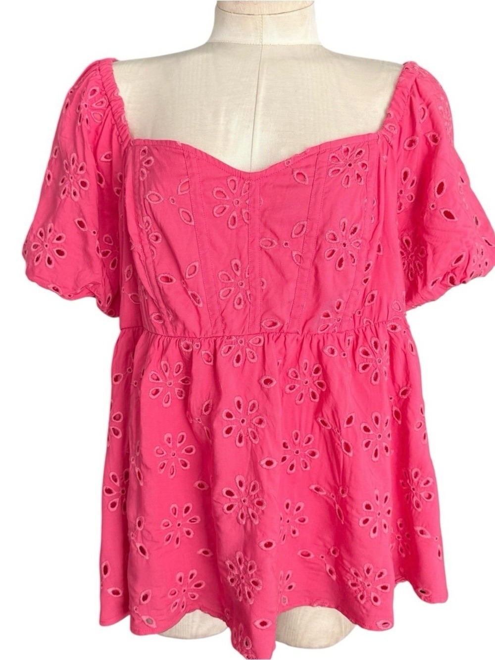 Torrid Babydoll Eyelet Challis Pink Short Sleeve Blouse Plus Size 1X (14/16) NWT - Picture 3 of 12
